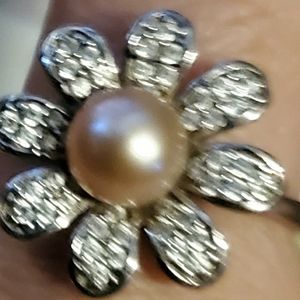 Vantel Pearls Driving Miss Daisy Ring